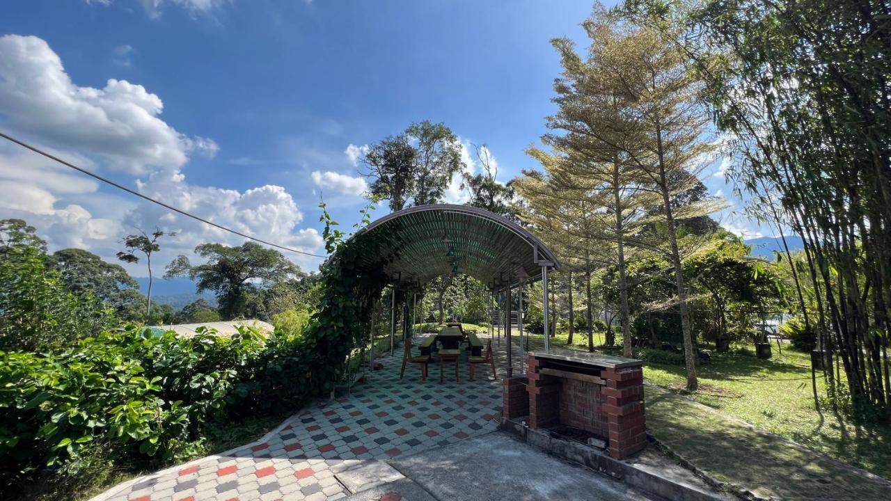 Red House The Garden Stay In Bukit Tinggi By Play Bentong Dış mekan fotoğraf