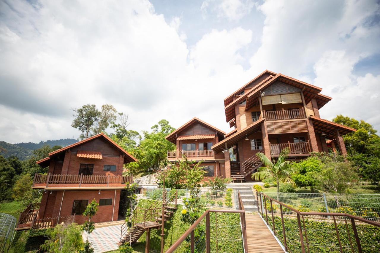 Red House The Garden Stay In Bukit Tinggi By Play Bentong Dış mekan fotoğraf