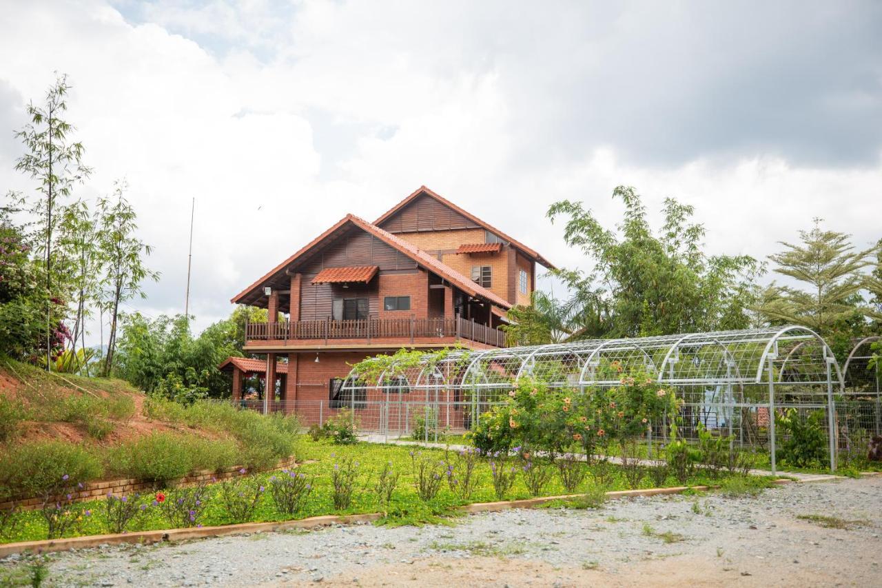 Red House The Garden Stay In Bukit Tinggi By Play Bentong Dış mekan fotoğraf