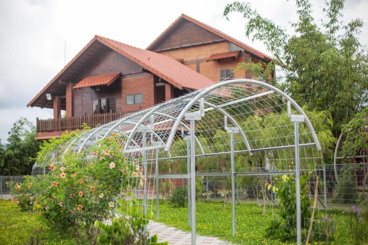 Red House The Garden Stay In Bukit Tinggi By Play Bentong Dış mekan fotoğraf