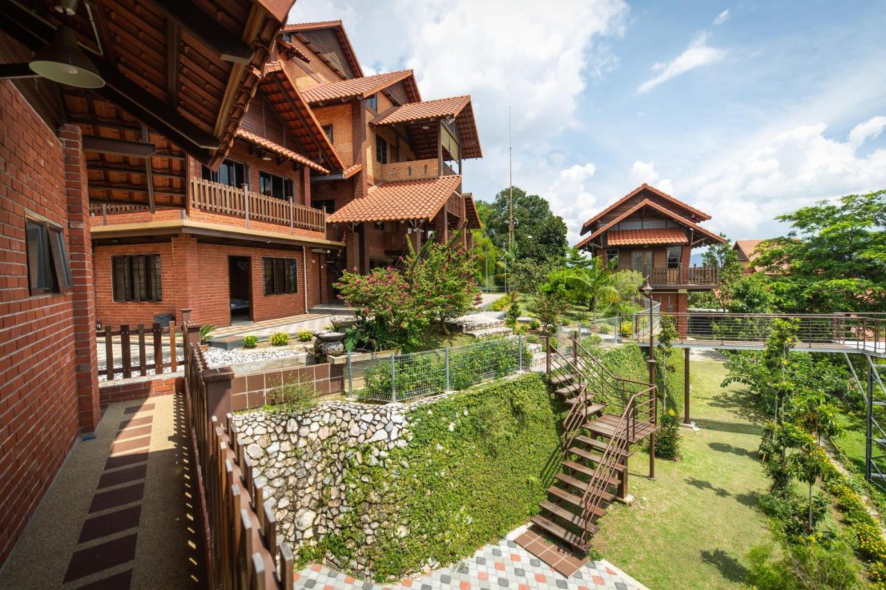 Red House The Garden Stay In Bukit Tinggi By Play Bentong Dış mekan fotoğraf