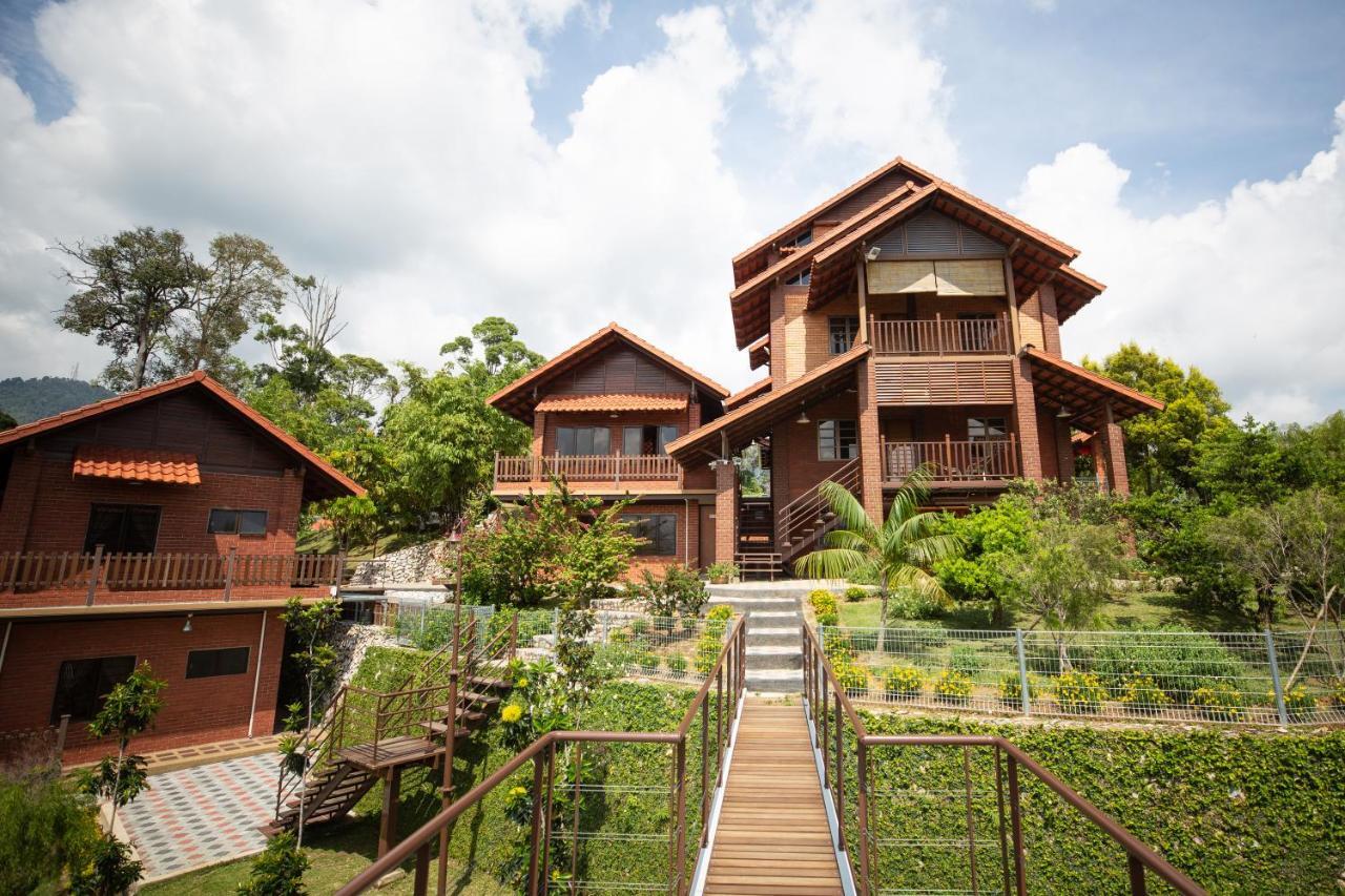 Red House The Garden Stay In Bukit Tinggi By Play Bentong Dış mekan fotoğraf