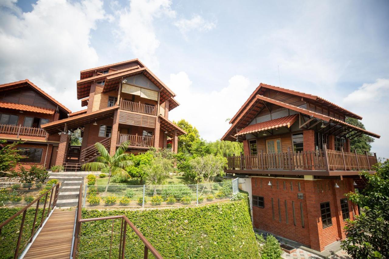 Red House The Garden Stay In Bukit Tinggi By Play Bentong Dış mekan fotoğraf