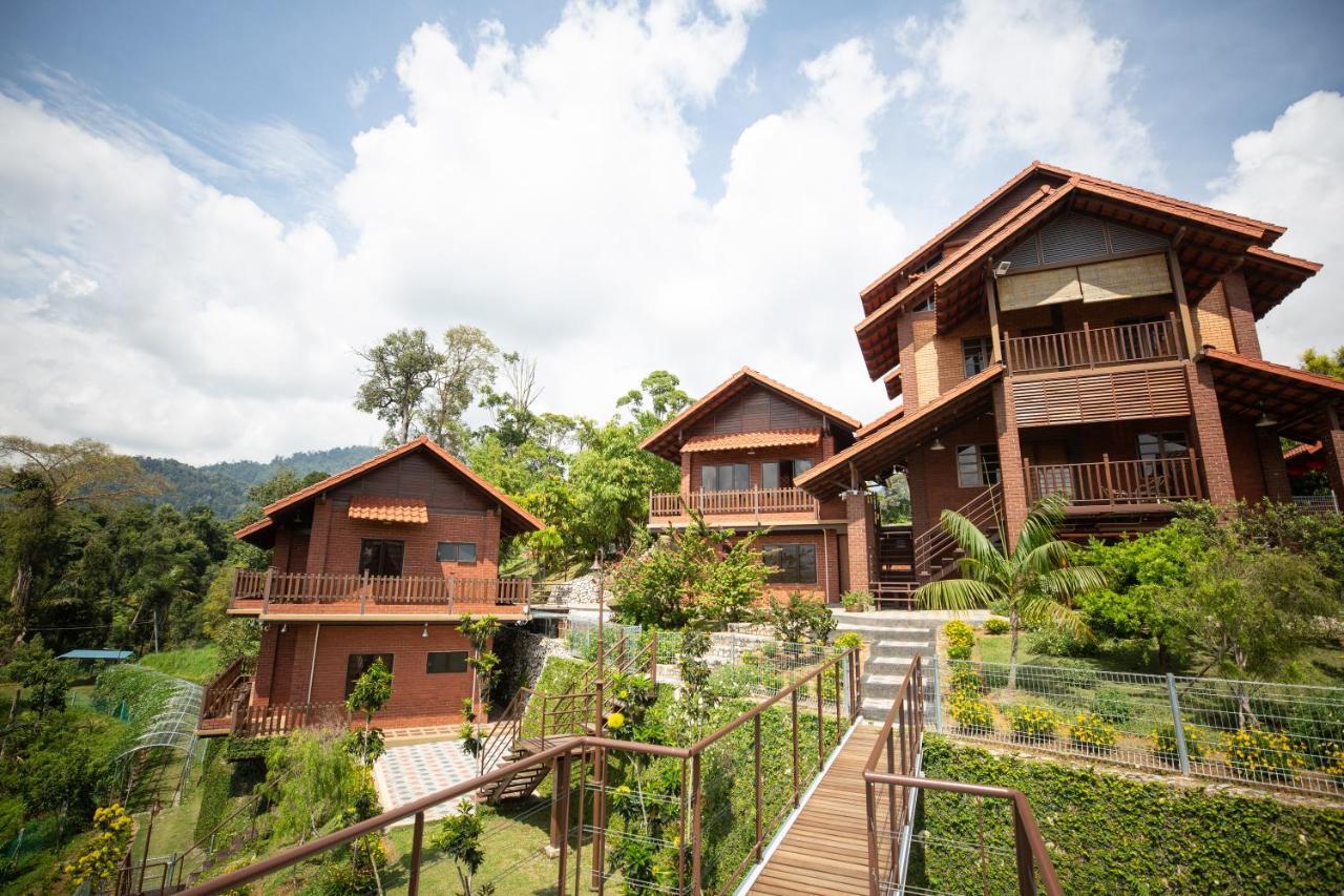 Red House The Garden Stay In Bukit Tinggi By Play Bentong Dış mekan fotoğraf