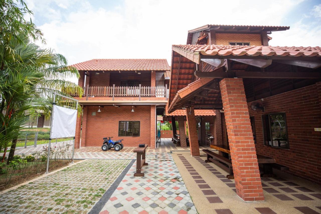 Red House The Garden Stay In Bukit Tinggi By Play Bentong Dış mekan fotoğraf