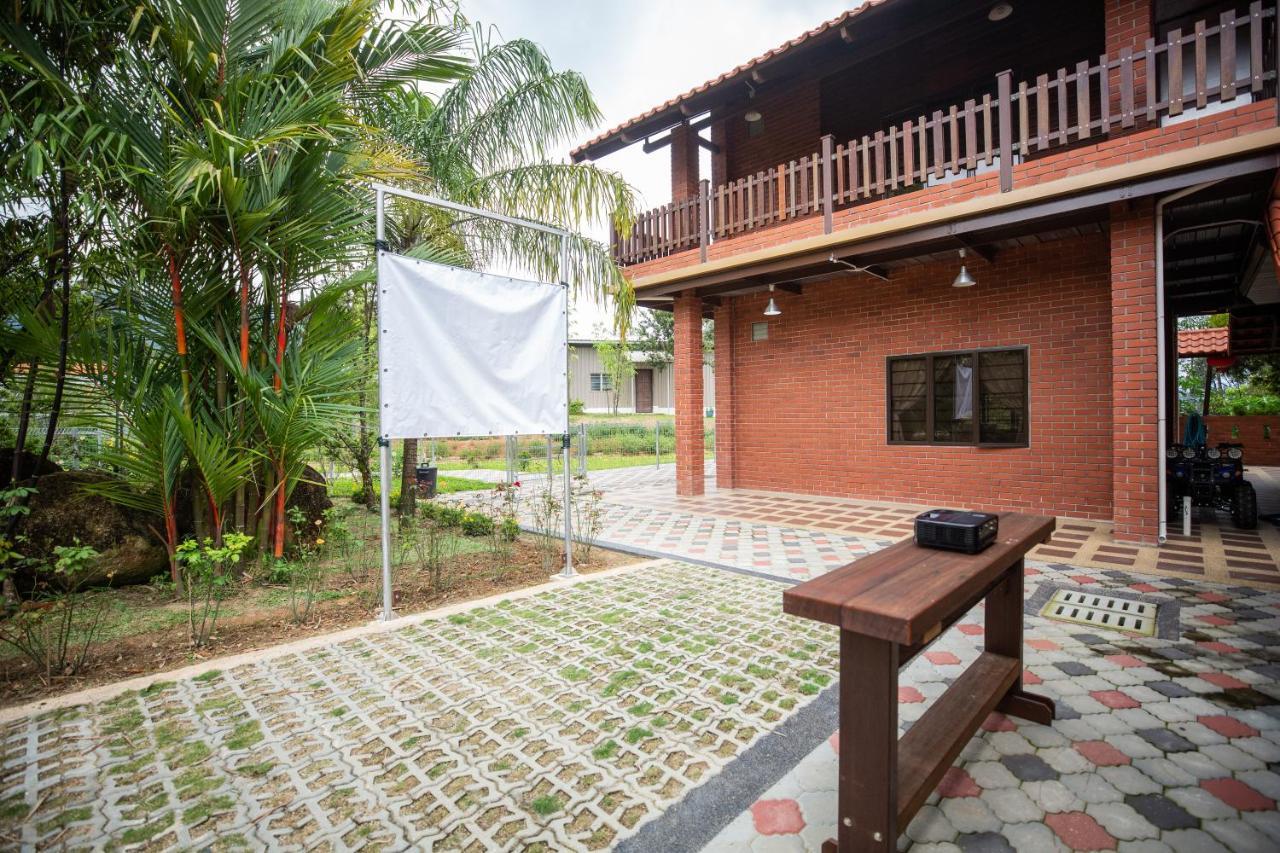 Red House The Garden Stay In Bukit Tinggi By Play Bentong Dış mekan fotoğraf