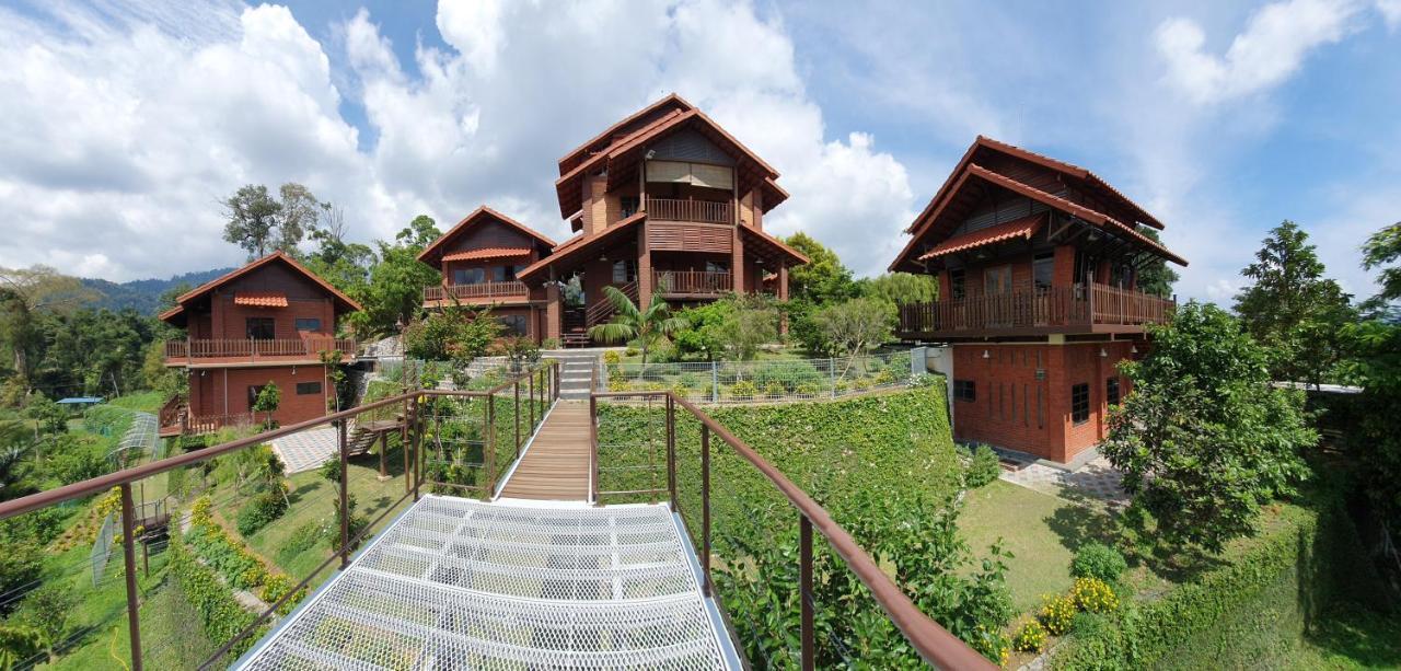 Red House The Garden Stay In Bukit Tinggi By Play Bentong Dış mekan fotoğraf