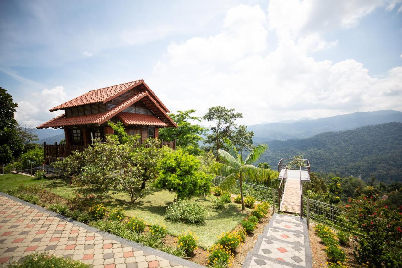 Red House The Garden Stay In Bukit Tinggi By Play Bentong Dış mekan fotoğraf